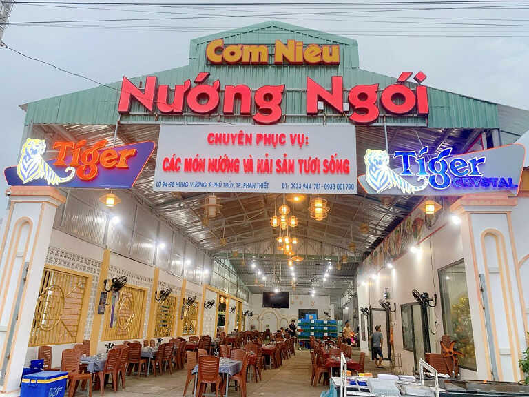 Quán Cơm Niêu – Nướng Ngói Thiên Du cực đông khách