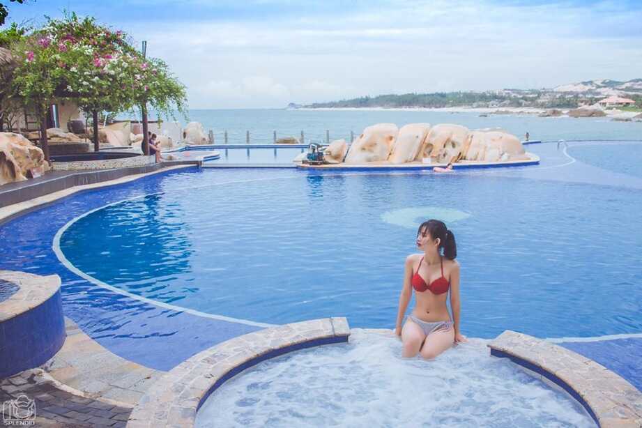 Đặt Xe Riêng Đi Rock Water Bay Resort: Hành Trình Nghỉ Dưỡng An Yên Từ Sài Gòn