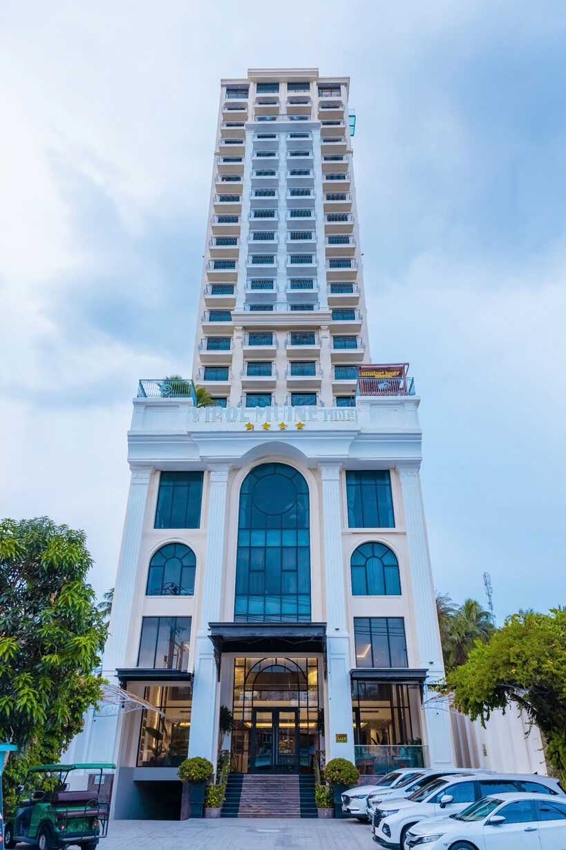 Thuê Xe Đi Vipol Mui Ne Hotel & Spa: Chạm Tay Vào Biển Xanh Từ "Nóc Nhà" Mũi Né