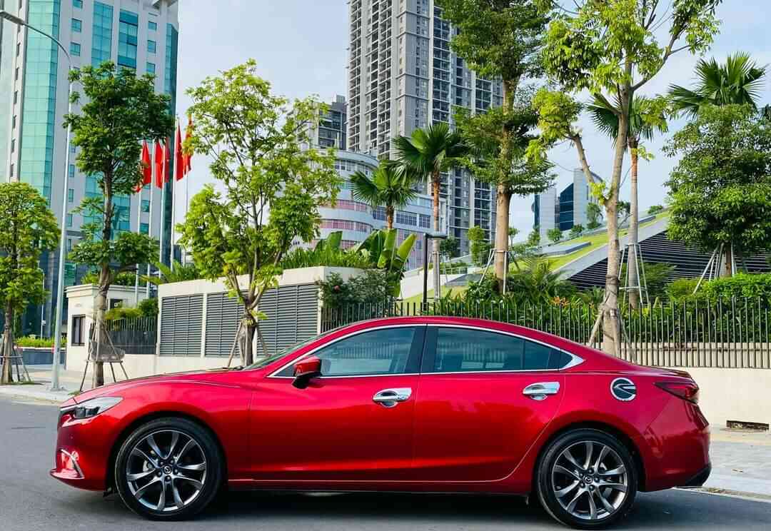 Honda City / Mazda 3 (Phân khúc trẻ trung, hiện đại):