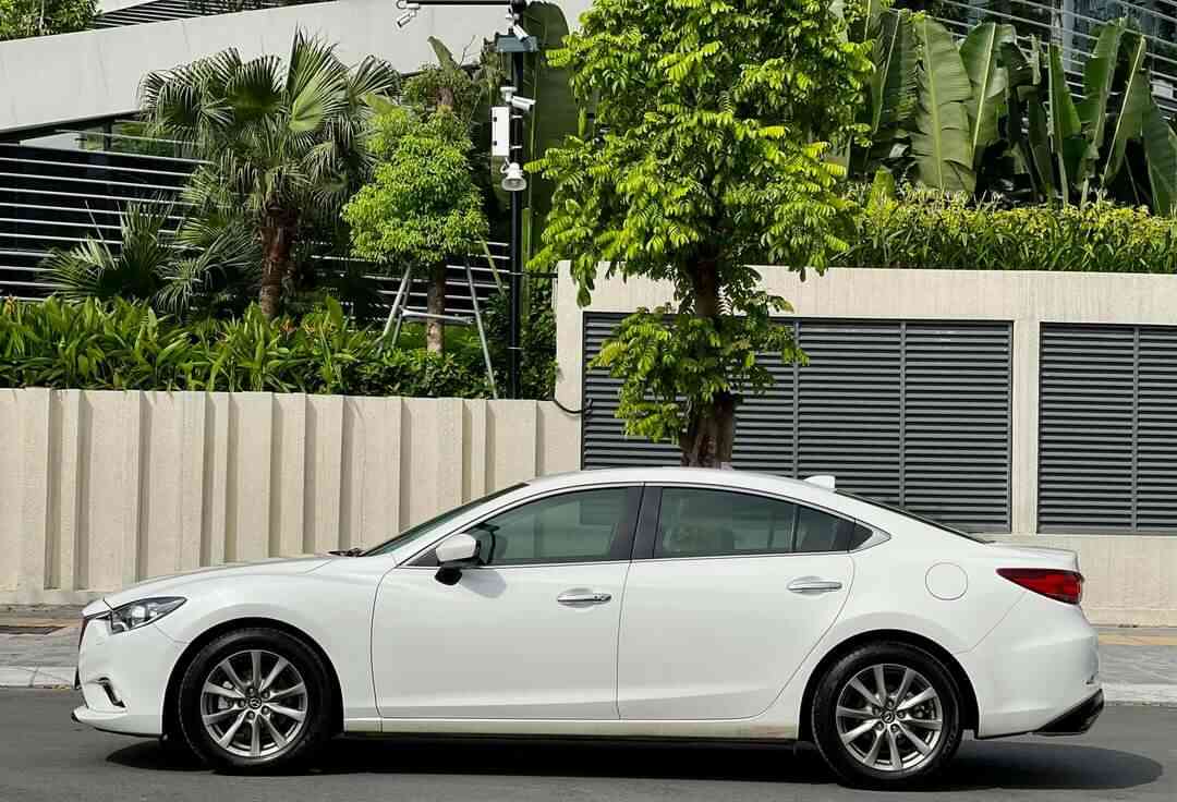 Bảng giá thuê xe 4 chỗ có tài xế chi tiết mới nhất