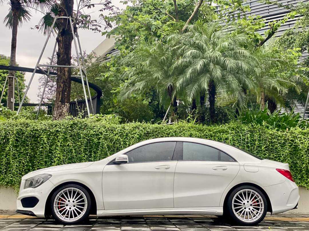Camry / Mercedes-Benz (Phân khúc cao cấp):