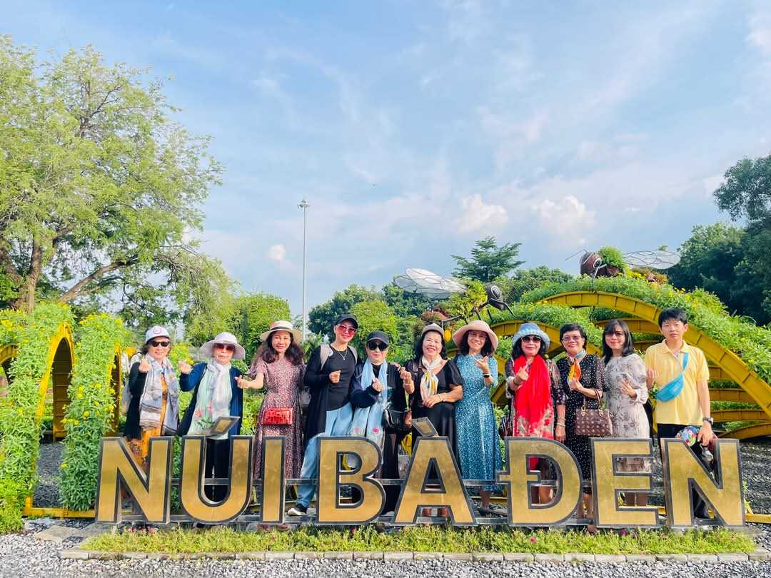 Lịch trình 2: Sài Gòn – Hồ Dầu Tiếng – Núi Bà Đen