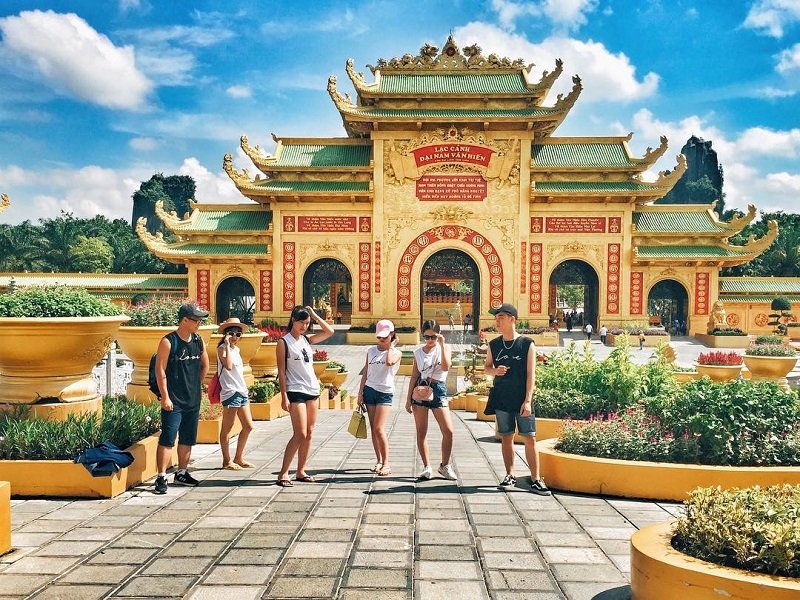 Not only has a dynamic economy, Binh Duong is also an attractive destination with outstanding tourist areas such as: