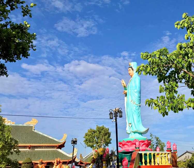 Vẻ đẹp linh thiêng của Tượng Phật Bà Quan Âm Nam Hải