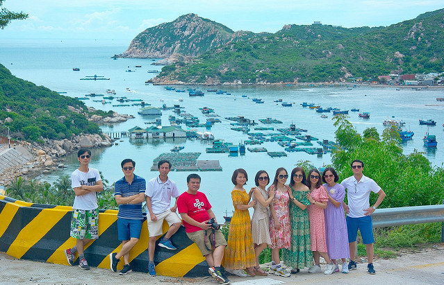 Cà Ná, Vĩnh Hy: bãi biển đẹp, không quá đông đúc.