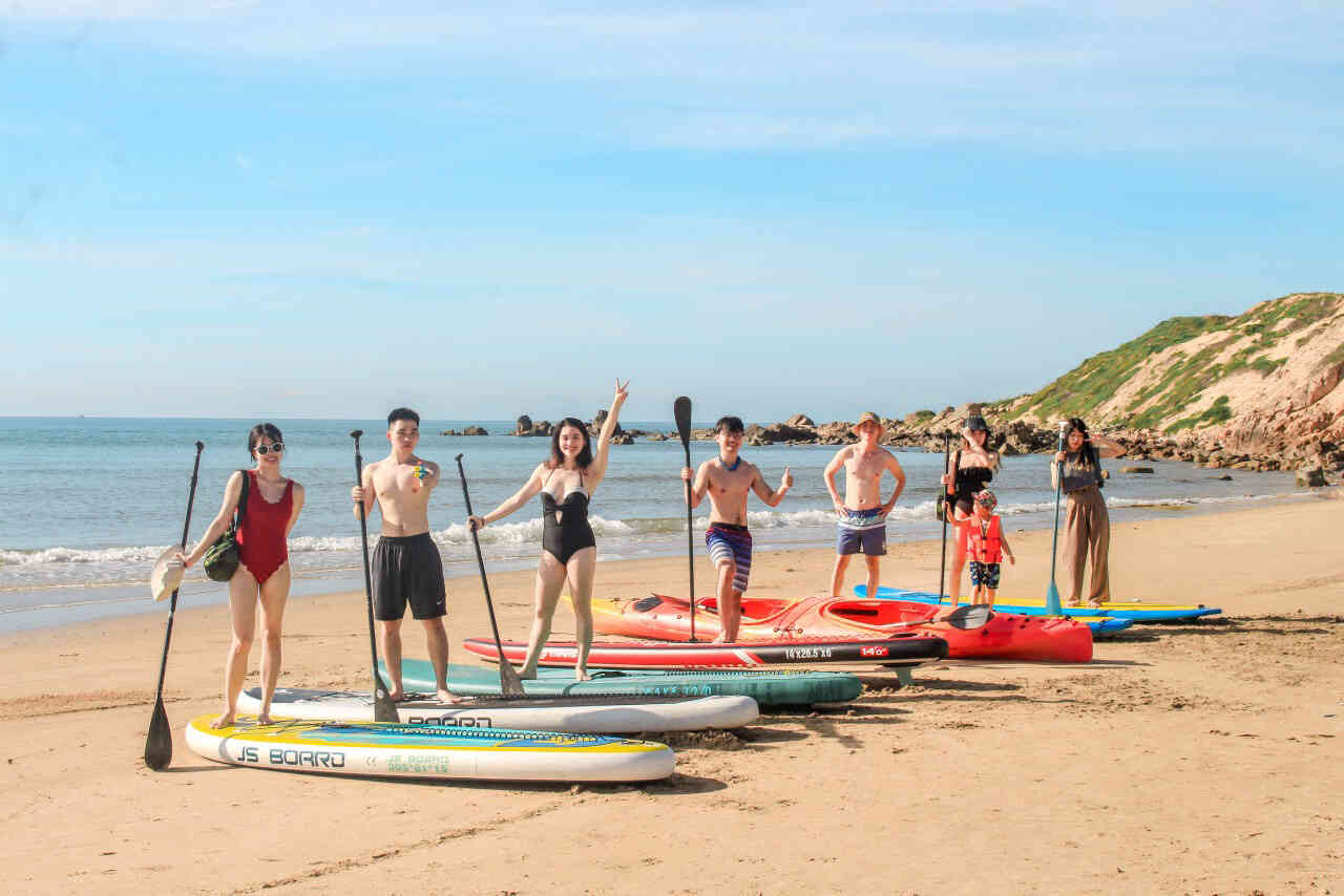 September to December: The monsoon season. If you are a fan of kitesurfing or other extreme sports, this is when Mui Ne is at its most vibrant.