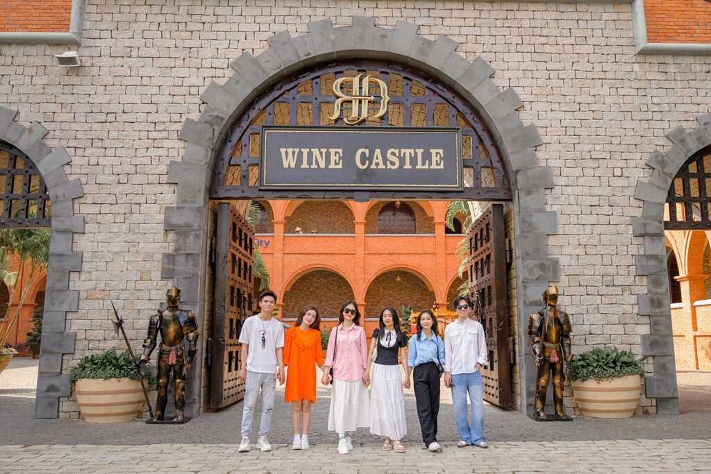 Giá Vé Tham Quan Wine Castle